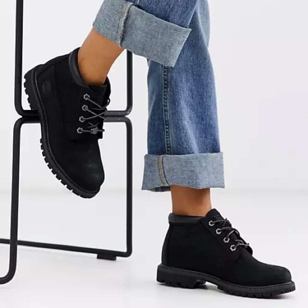 Timberland 	
WOMEN'S NELLIE WATERPROOF CHUKKA BOOTS 9.5 medium black